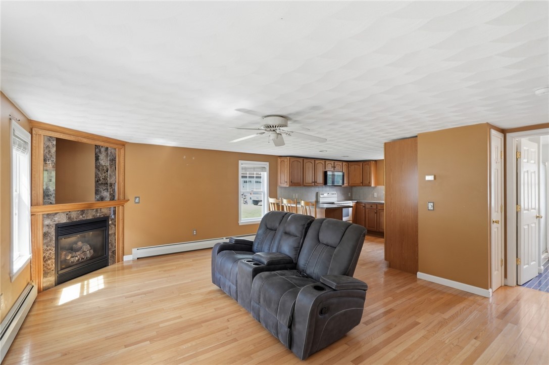 128 Grandview Avenue Lincoln, RI 02865 - Photo 29 of 48 Addition living room