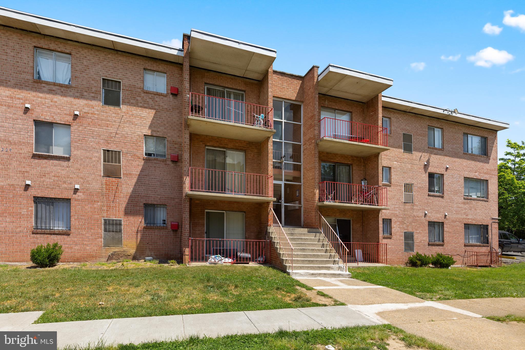 225 43rd Road Northeast, Unit 203 Washington, DC 20019 - Photo 2 of 8