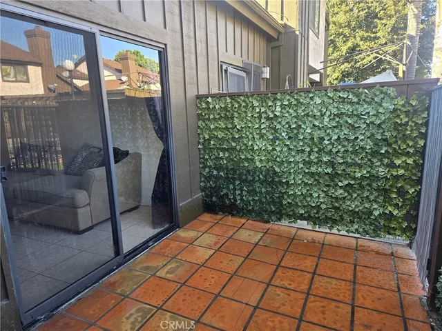 $589,000 | 6100 Arbutus Avenue, Unit 42, Huntington Park, CA 90255