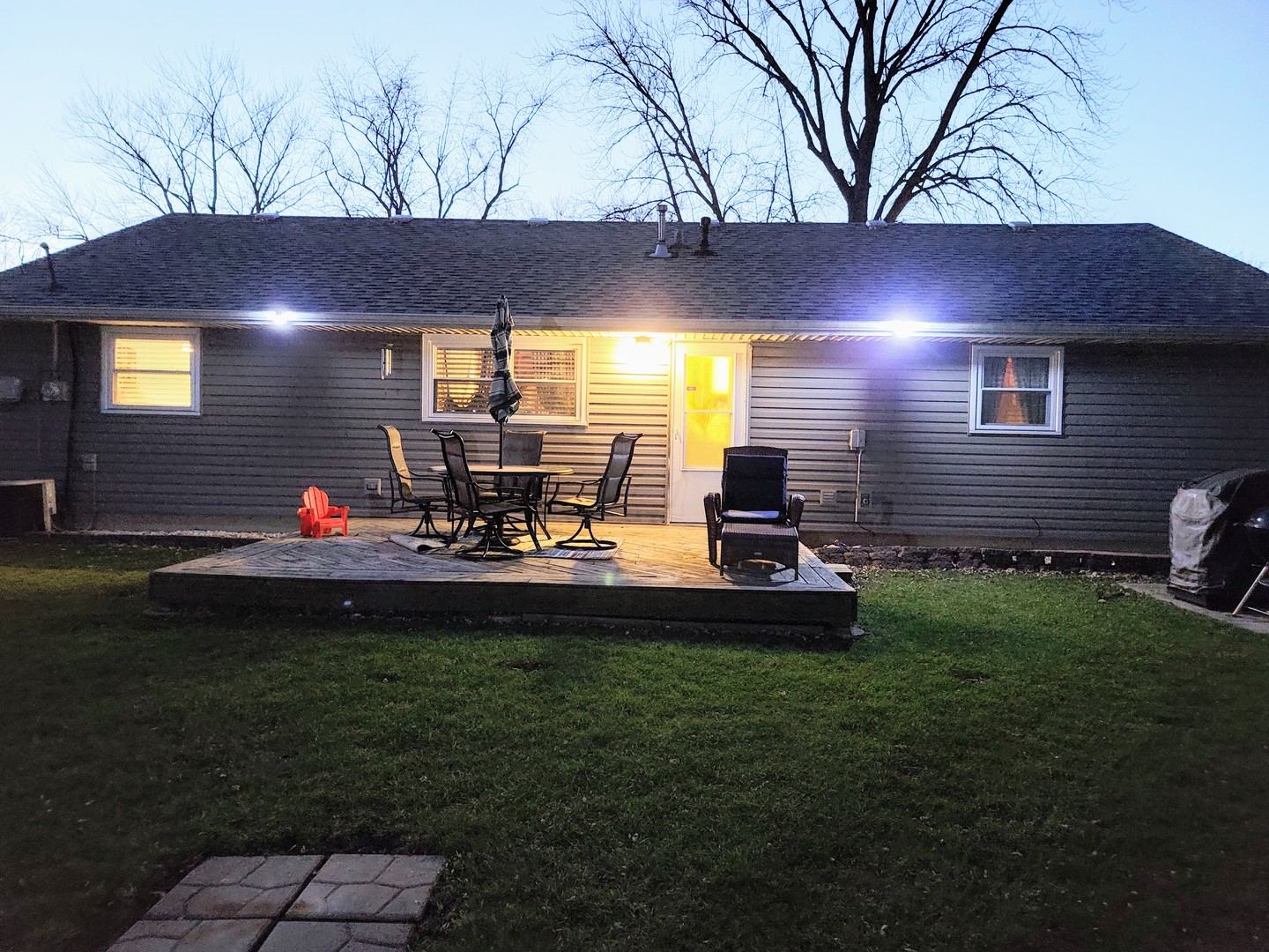 3 South Oltendorf Road Streamwood, IL 60107 - Photo 14 of 14 a backyard of a house with table and chairs