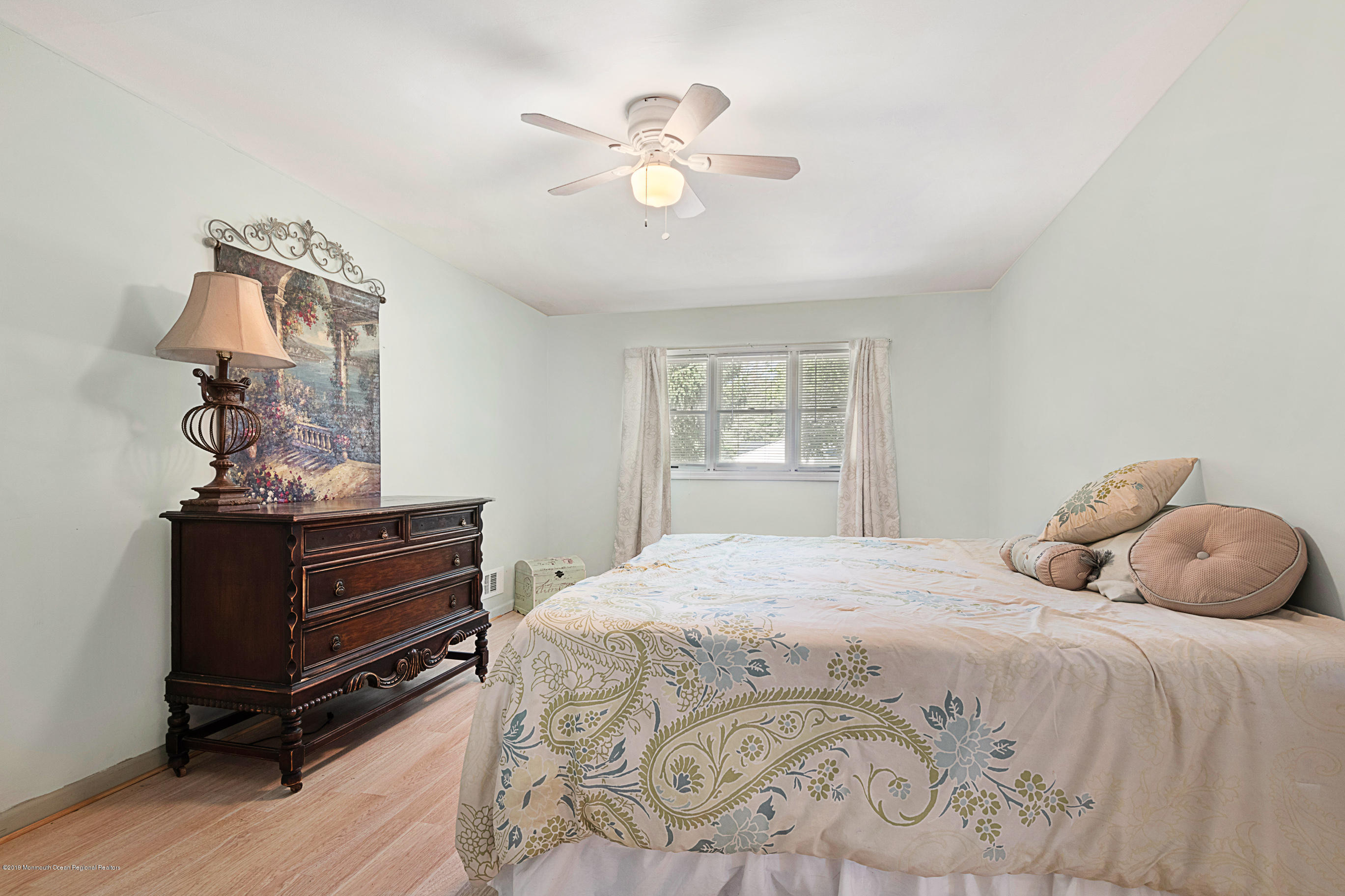 29 Kenmore Road Freehold, NJ 07728 - Photo 10 of 19 29KenmoreOnline-31