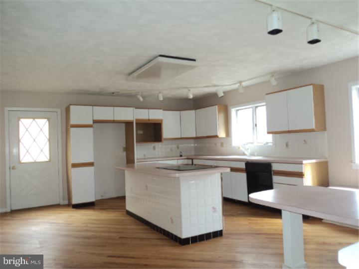 123 Risbon Road Honey Brook, PA 19344 - Photo 11 of 22 Kitchen