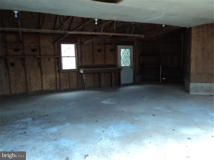 123 Risbon Road Honey Brook, PA 19344 - Photo 20 of 22 Garage