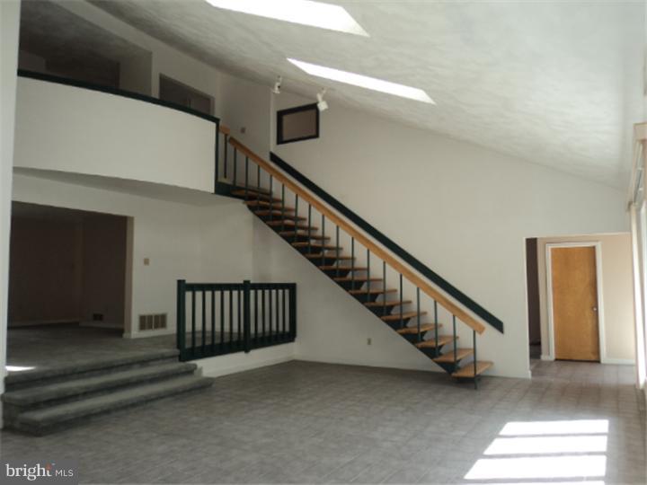123 Risbon Road Honey Brook, PA 19344 - Photo 4 of 22 Living Room