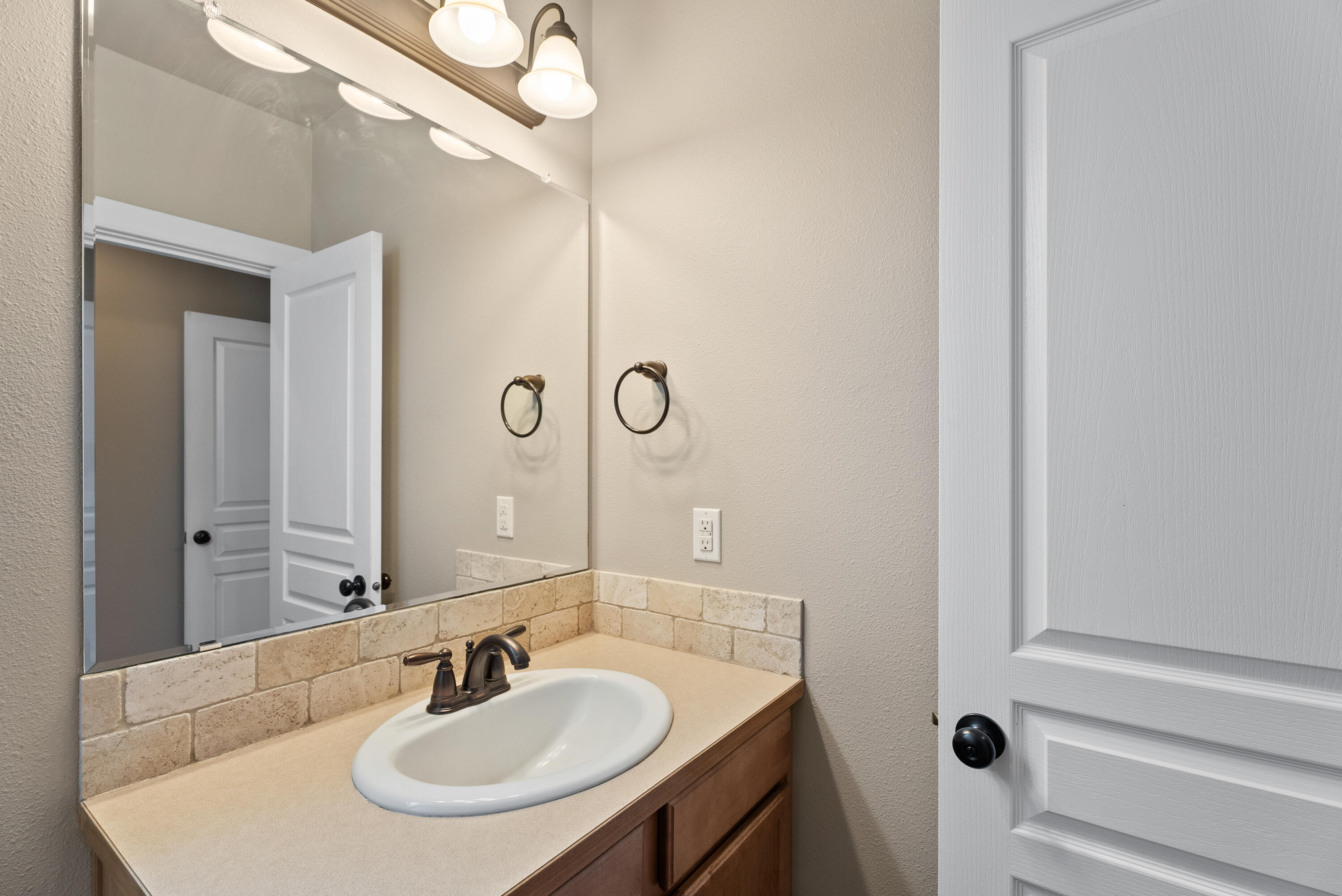 482 North Village Meadows Road Sisters, OR 97759 - Photo 14 of 34 46-print-Riley Visuals-46