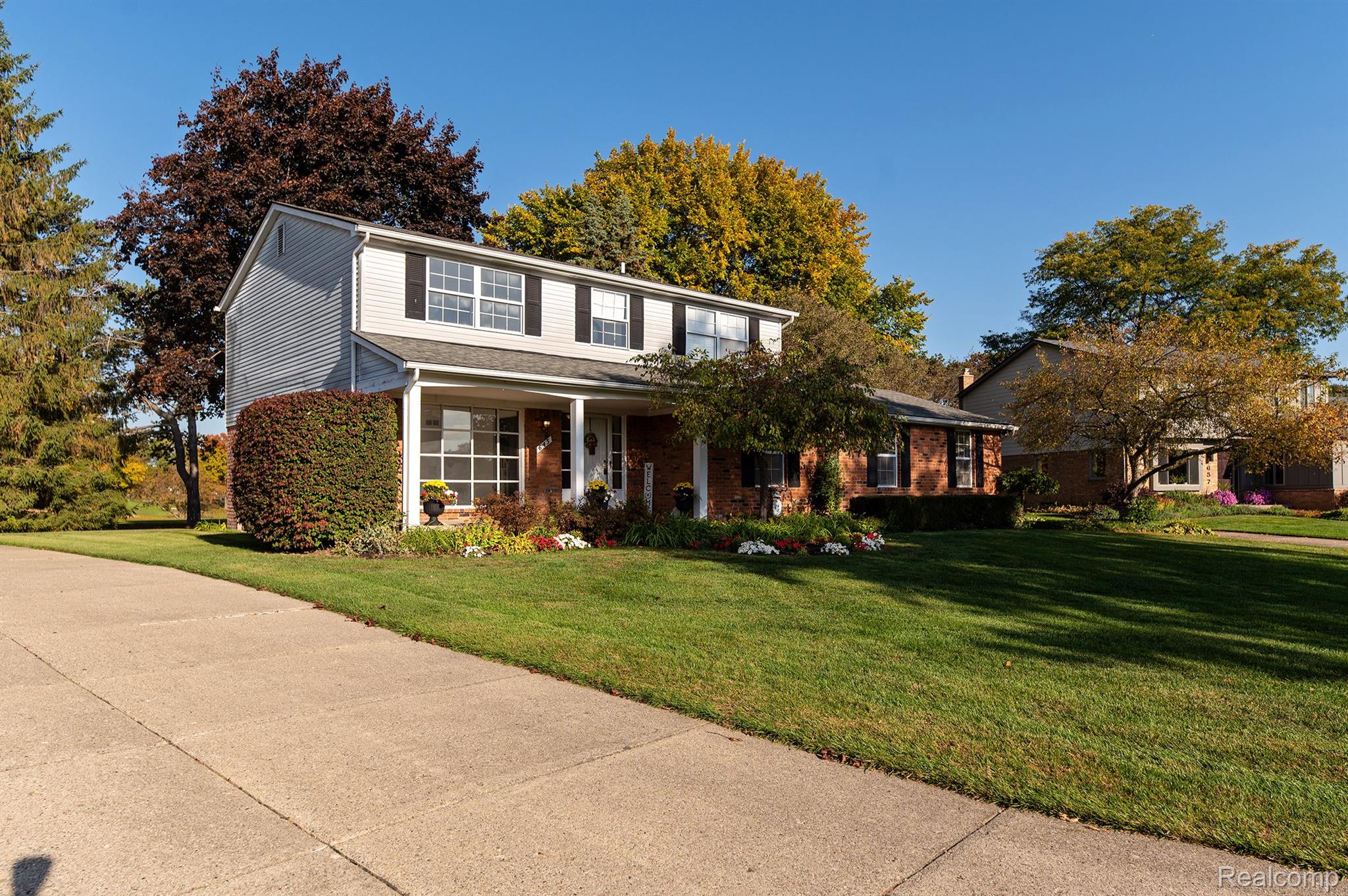 645 Lockmoore Court Rochester, MI 48307 - Photo 2 of 56 Gallery Image 2