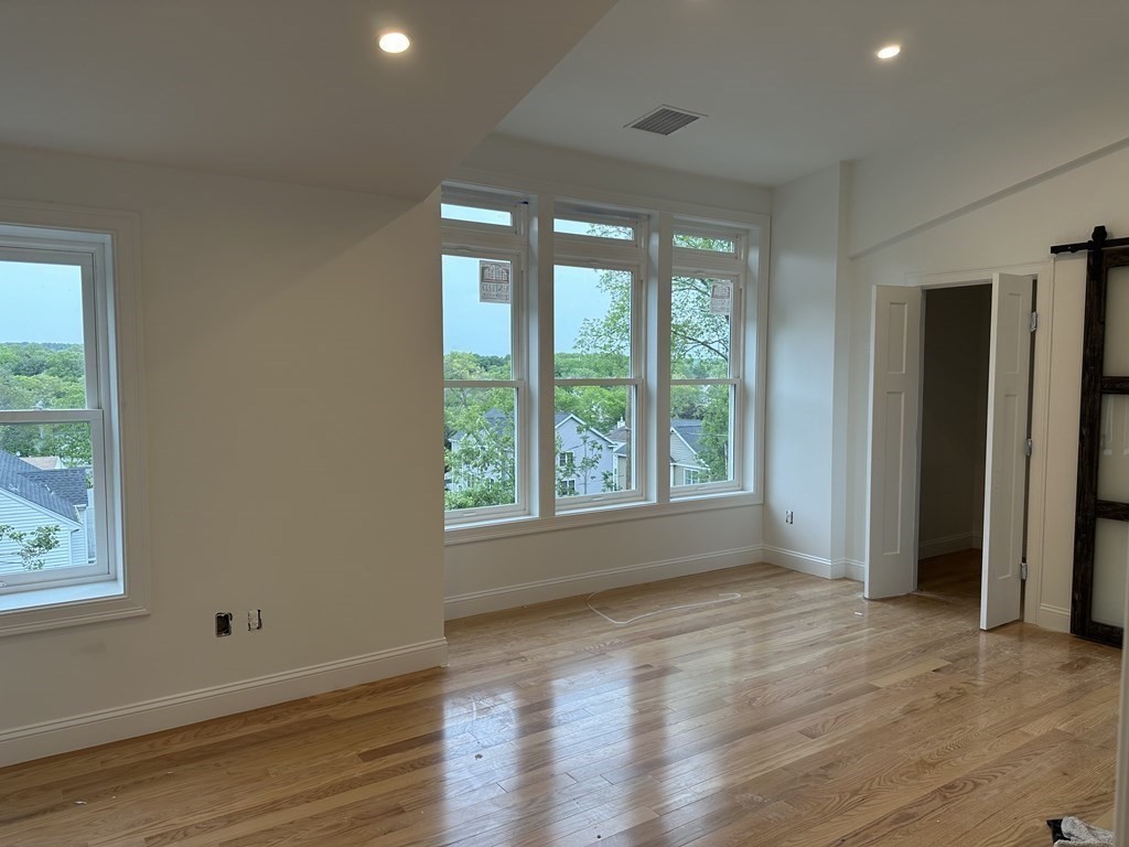 33 Dominion Road, Unit B Worcester, MA 01605 - Photo 6 of 17 Gallery Image 6