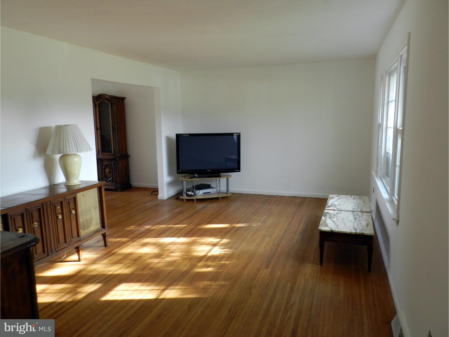 2064 Dutton Mill Road Newtown Square, PA 19073 - Photo 3 of 20 Living Room