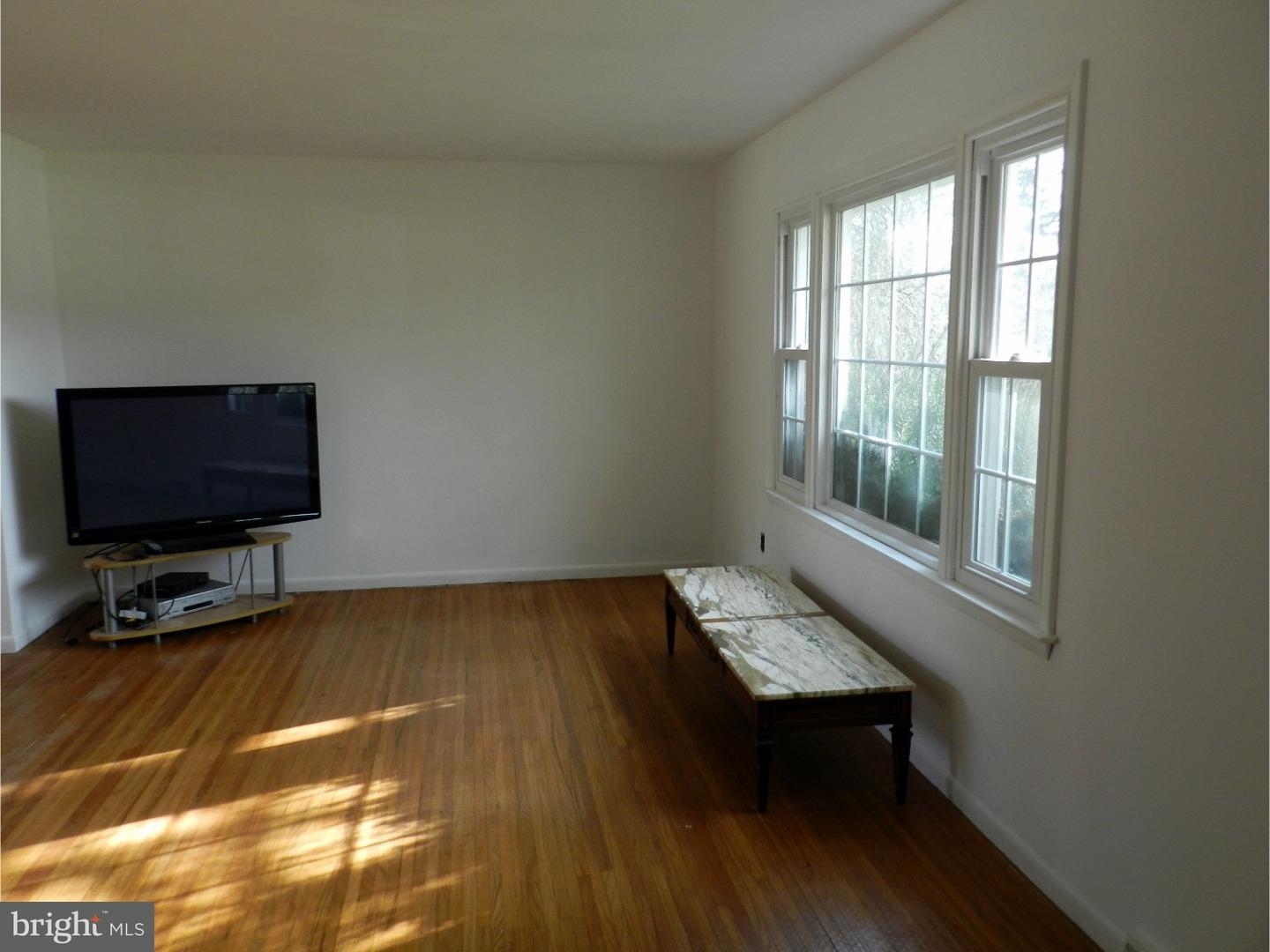 2064 Dutton Mill Road Newtown Square, PA 19073 - Photo 4 of 20 Living Room