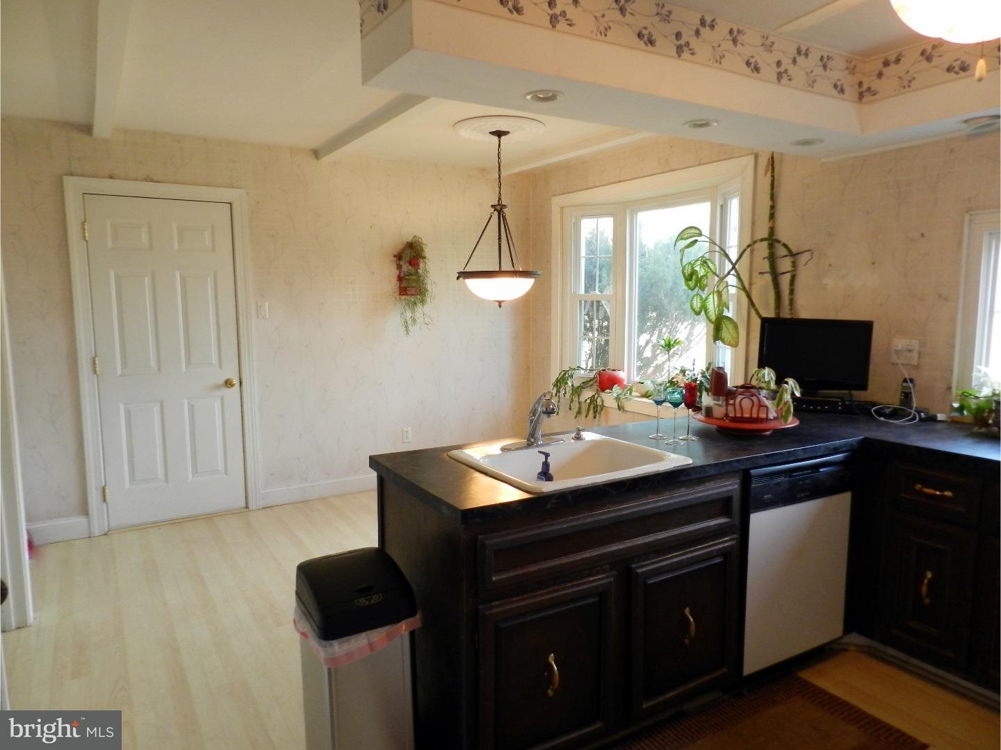 2064 Dutton Mill Road Newtown Square, PA 19073 - Photo 6 of 20 Kitchen