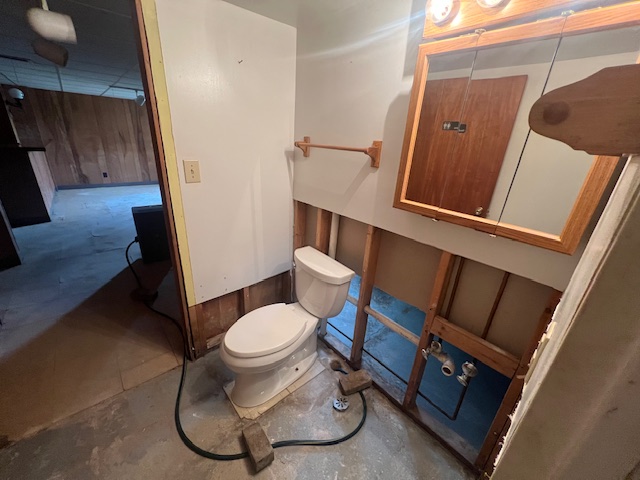 2281 Union Road Middletown, OH 45044 - Photo 15 of 20 This bathroom offers a functional layout with basic amenities, ready for personalized upgrades.