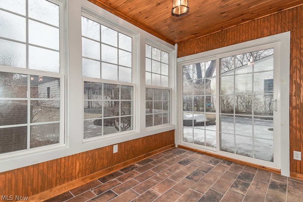 2587 Saybrook Road Cleveland, OH 44118 - Photo 18 of 35 Gallery Image 18
