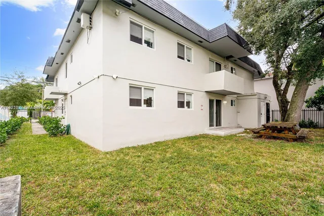 $2,100 | 7722 Northeast 3rd Court, Unit 2, Miami, FL 33138