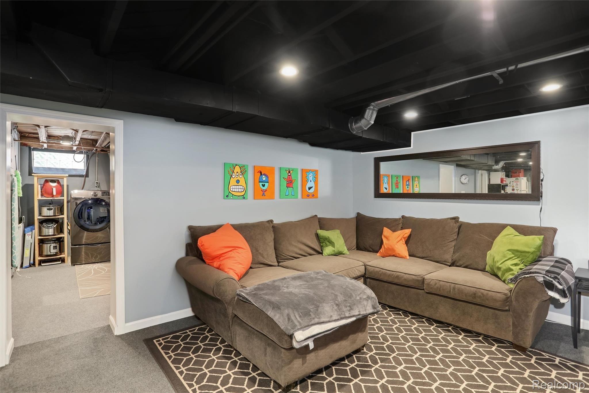 2825 Bamlet Road Royal Oak, MI 48073 - Photo 22 of 31 Large recreation room
