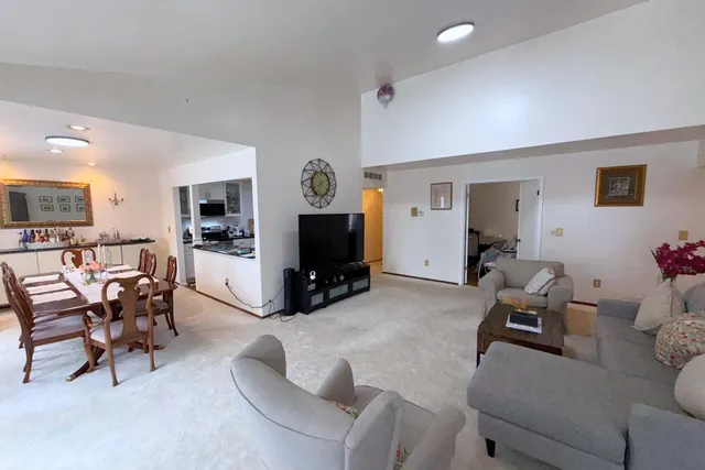 $250,000 | 7361 Radcliff Drive, West Bloomfield, MI 48322