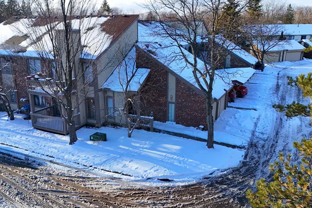 $250,000 | 7361 Radcliff Drive, West Bloomfield, MI 48322