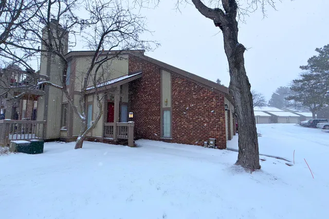 $250,000 | 7361 Radcliff Drive, West Bloomfield, MI 48322