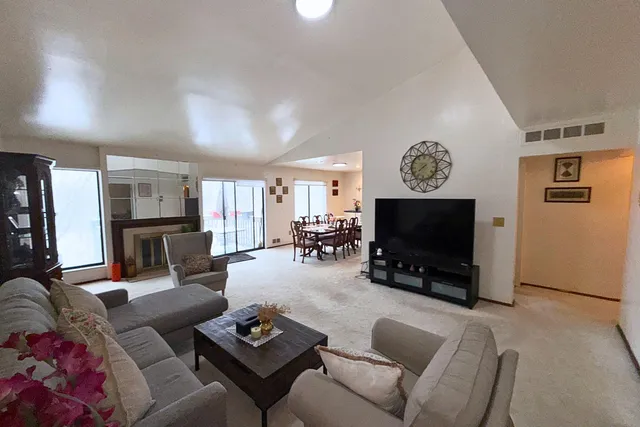 $250,000 | 7361 Radcliff Drive, West Bloomfield, MI 48322