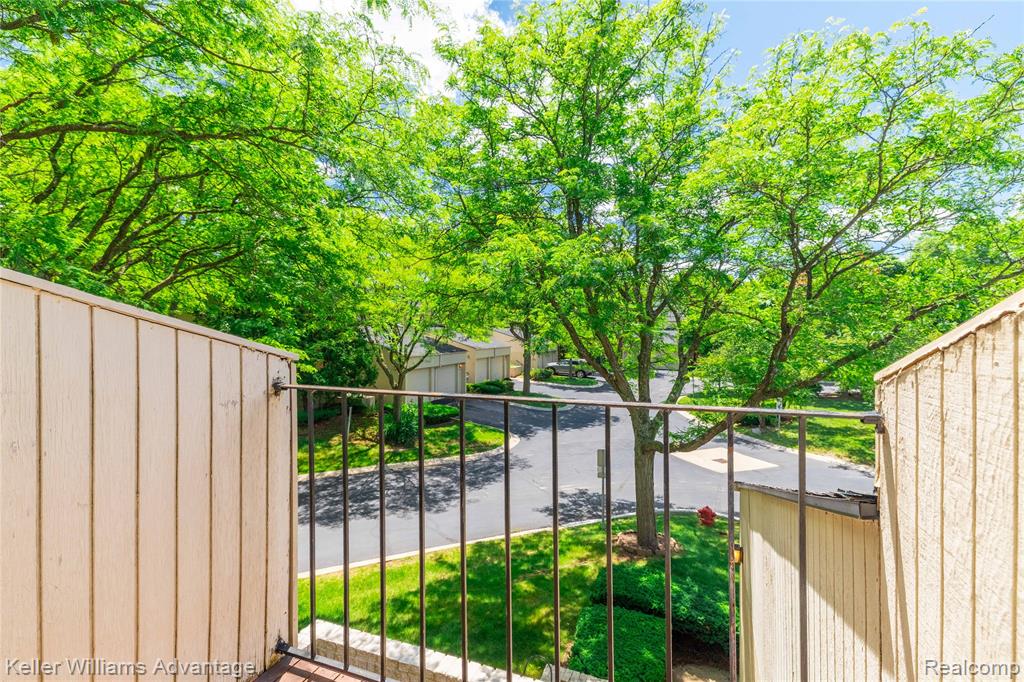 39478 Country Lane Novi, MI 48375 - Photo 25 of 38