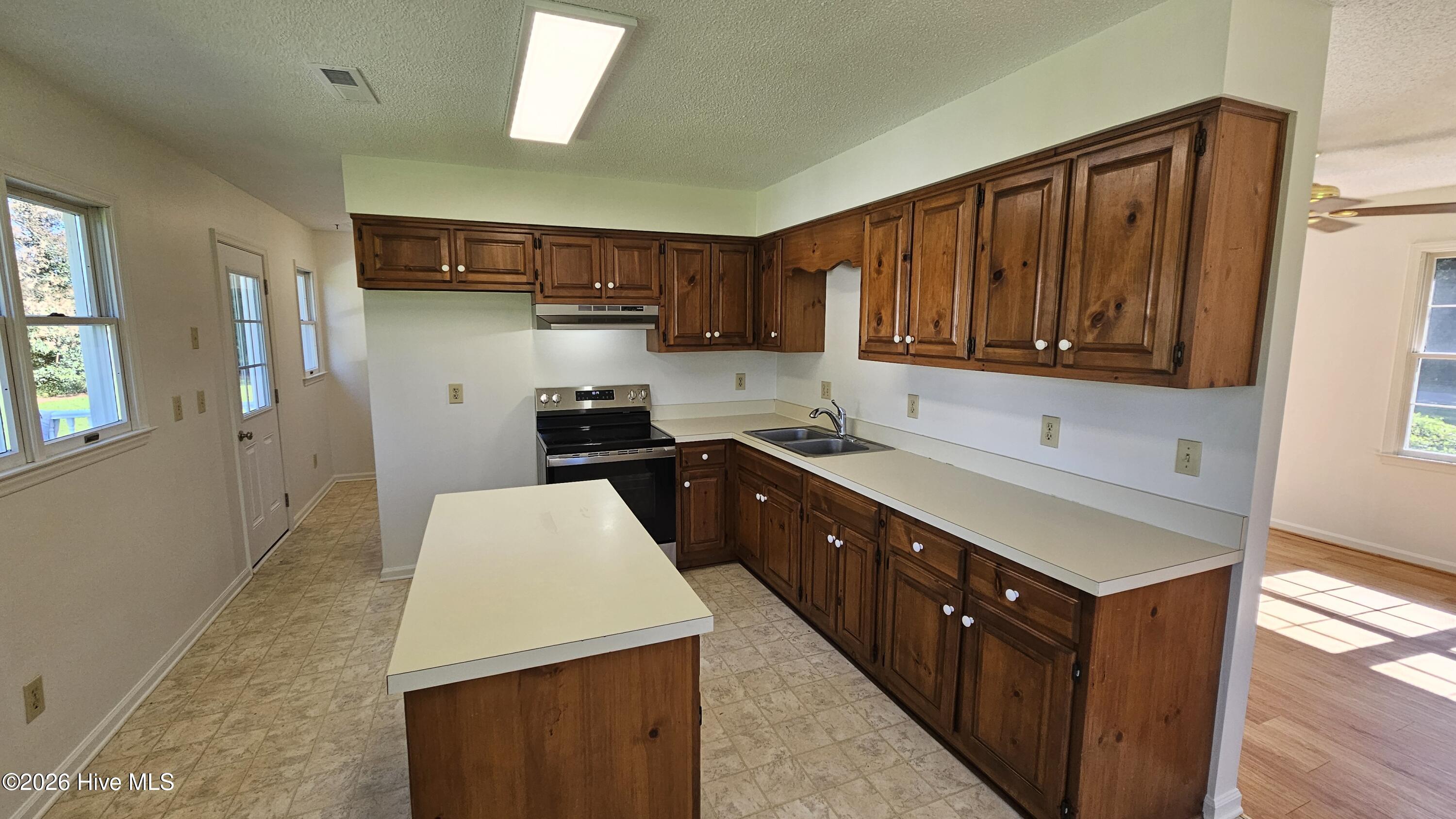 145 Launch Landing Road Moyock, NC 27958 - Photo 6 of 22 Gallery Image 6