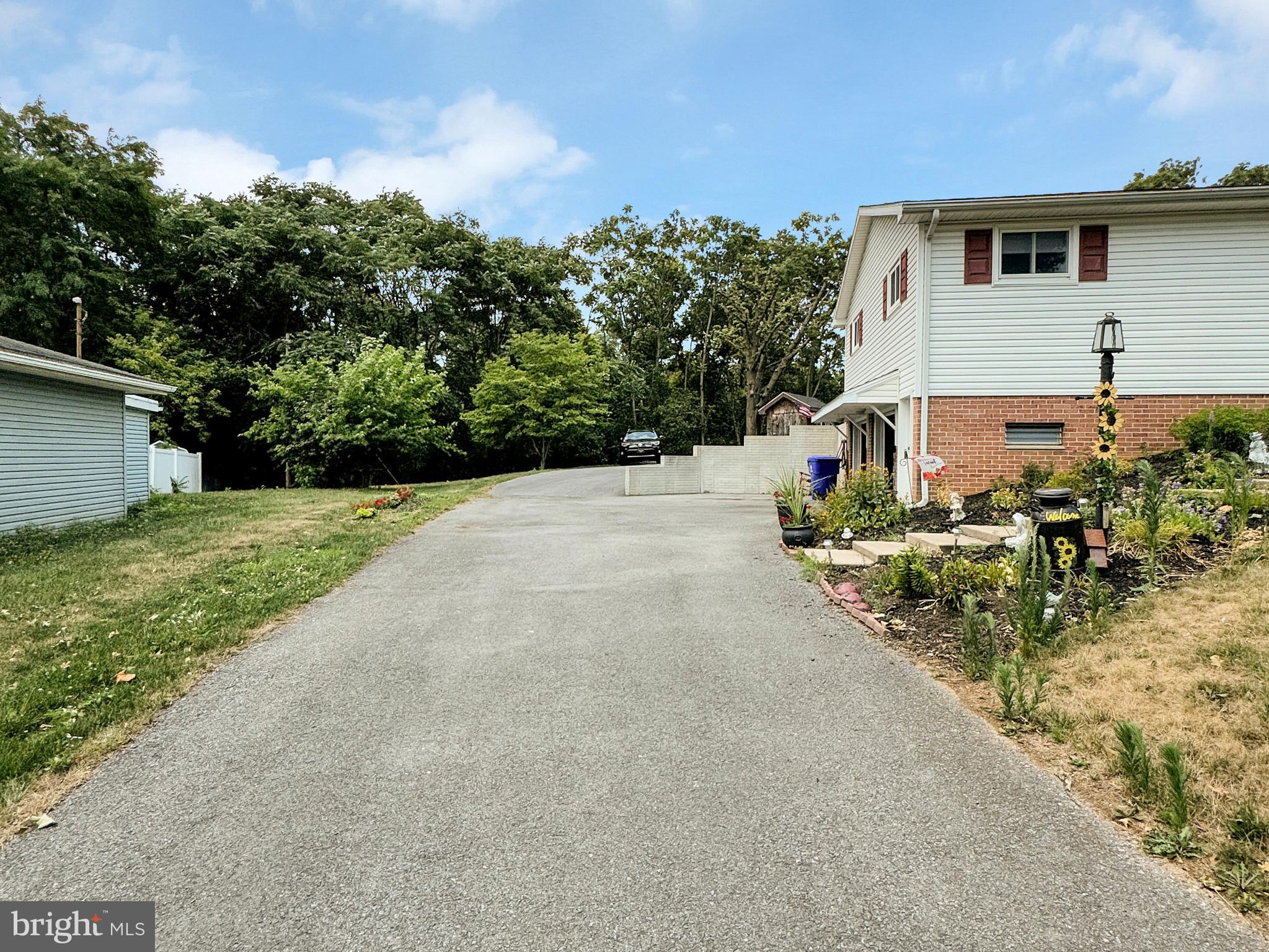 2279 Springfield Drive Chambersburg, PA 17202 - Photo 3 of 44
