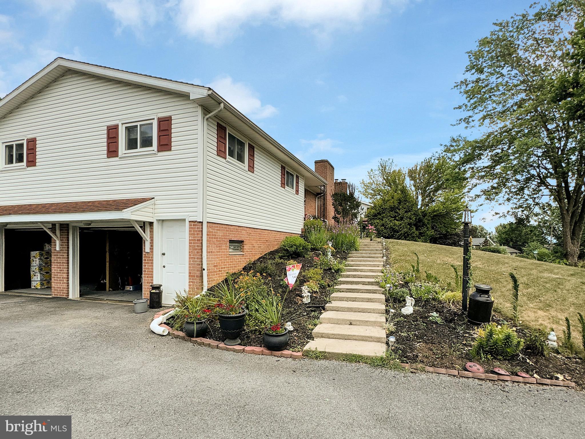 2279 Springfield Drive Chambersburg, PA 17202 - Photo 4 of 44