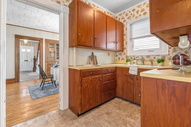 $399,000 | 372 Orange Street, Manchester, NH 03104