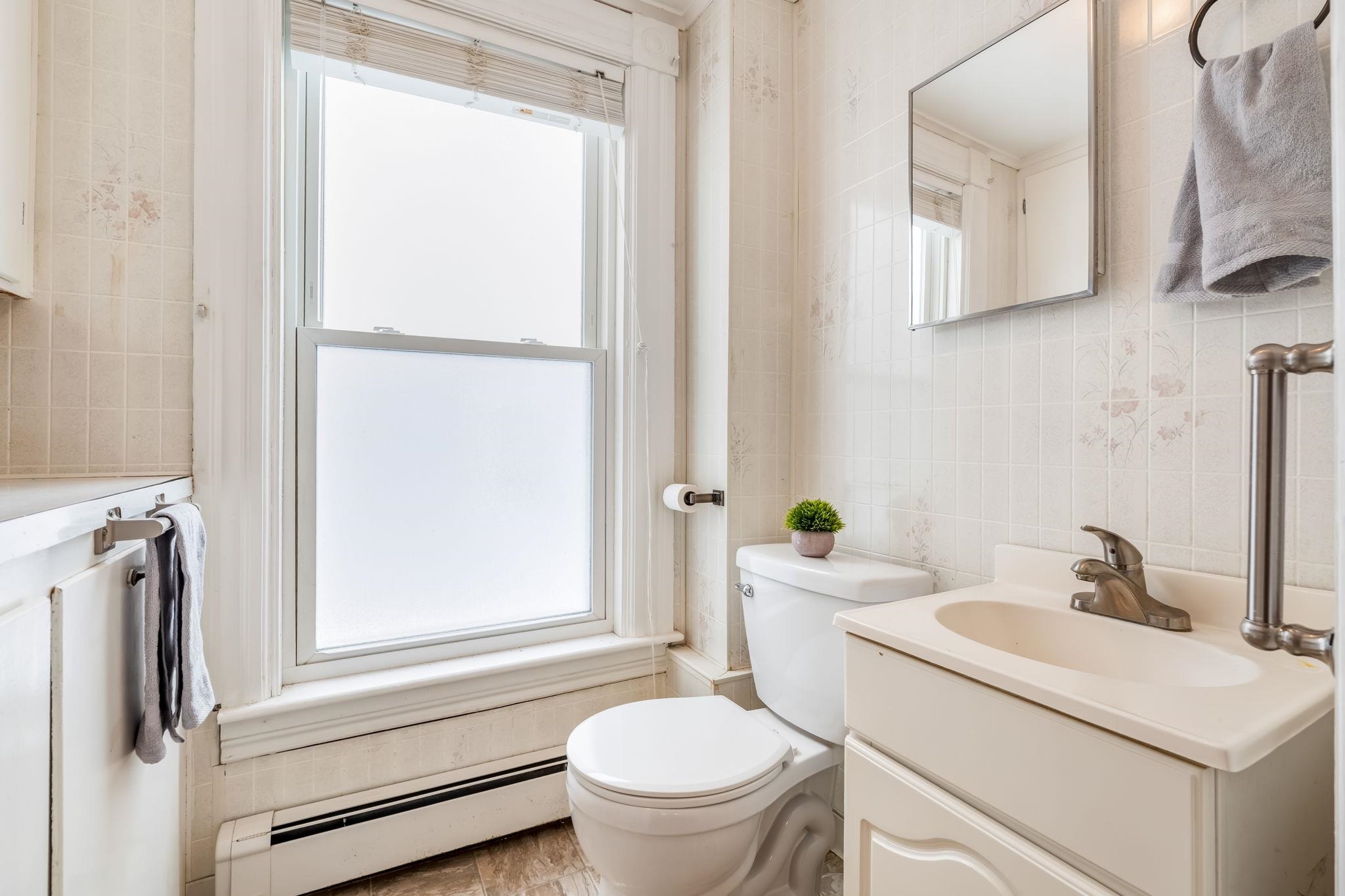 372 Orange Street Manchester, NH 03104 - Photo 19 of 34