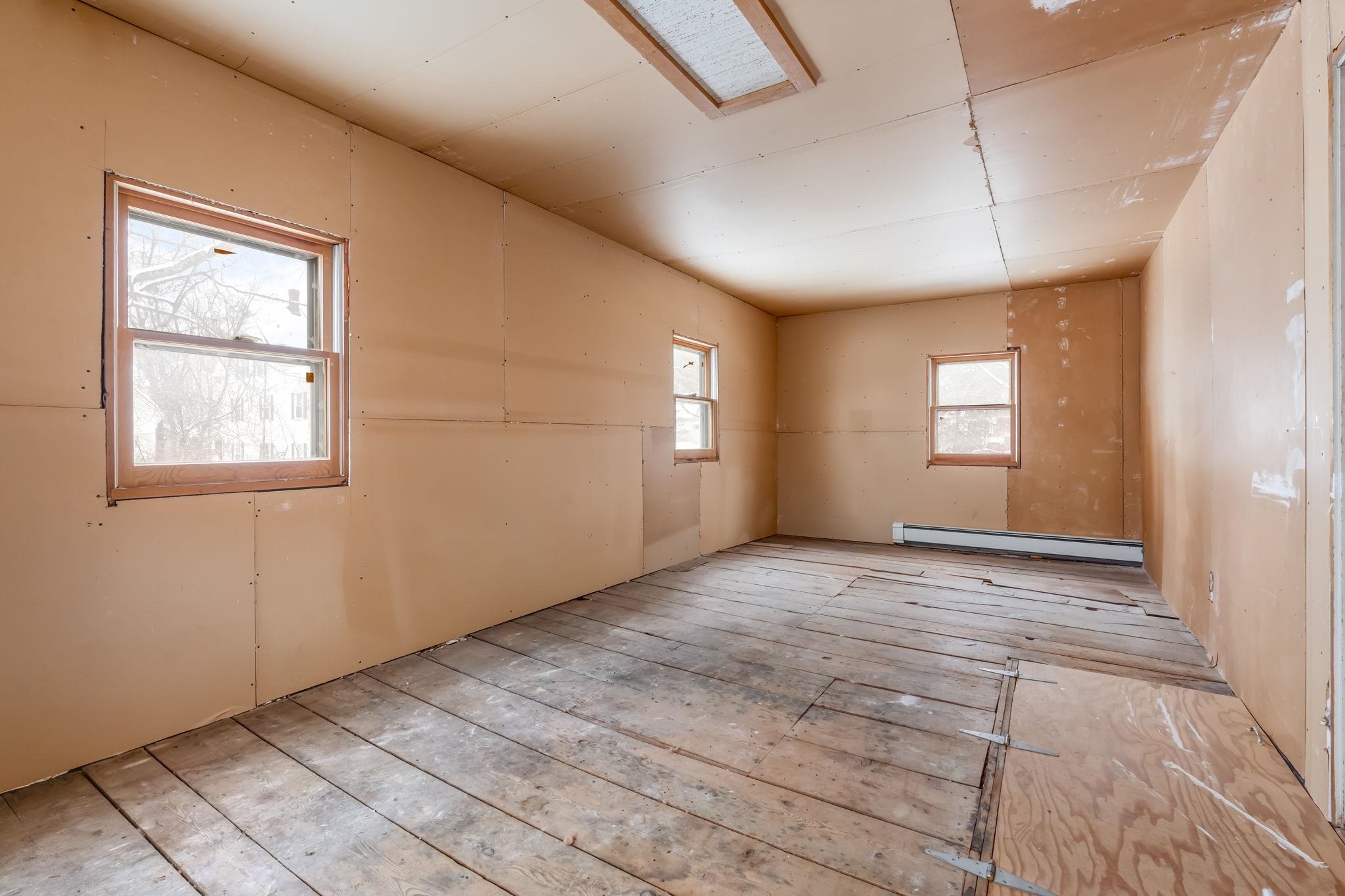 372 Orange Street Manchester, NH 03104 - Photo 31 of 34