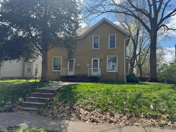 $900 | 915 West 14th Street, Davenport, IA 52804