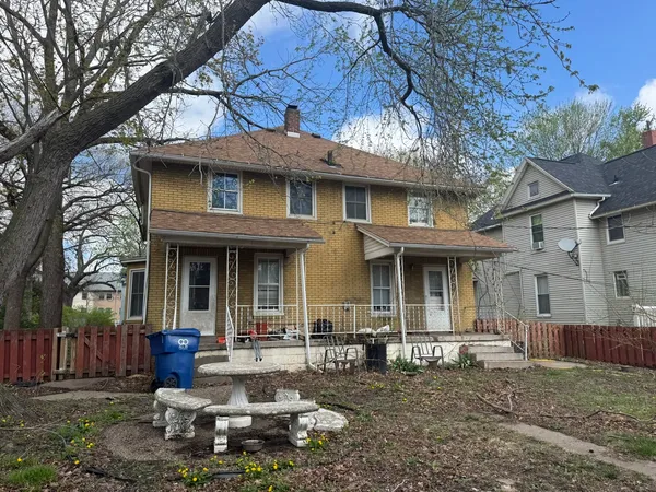 $900 | 915 West 14th Street, Davenport, IA 52804