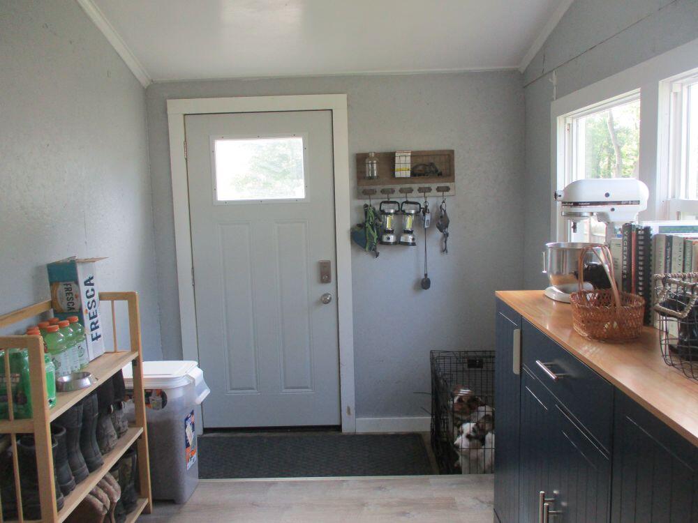412 North Swan Street Colon, MI 49040 - Photo 5 of 18 porch 1
