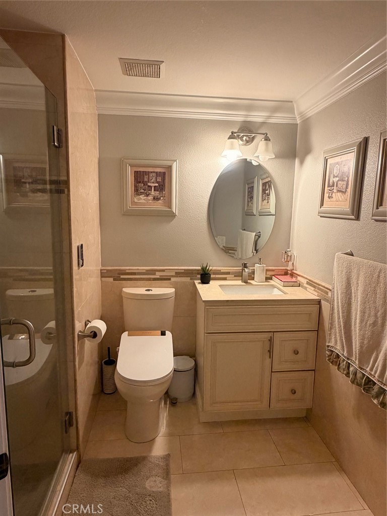 17289 Armintrout Drive Riverside, CA 92504 - Photo 22 of 58 Full Batroom Main floor