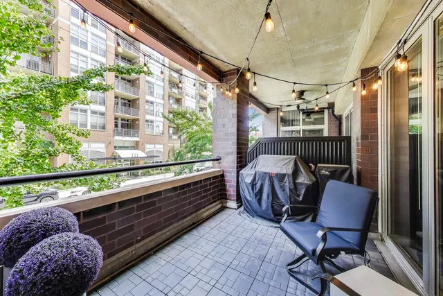 $550,000 | 1000 West Adams Street, Unit 203, Chicago, IL 60607