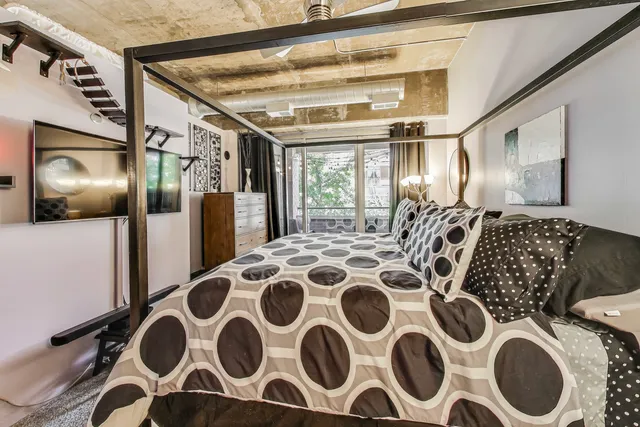 $550,000 | 1000 West Adams Street, Unit 203, Chicago, IL 60607