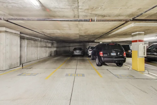 $550,000 | 1000 West Adams Street, Unit 203, Chicago, IL 60607