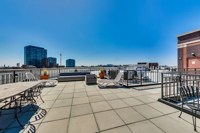 $550,000 | 1000 West Adams Street, Unit 203, Chicago, IL 60607