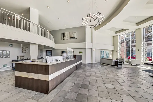 $550,000 | 1000 West Adams Street, Unit 203, Chicago, IL 60607