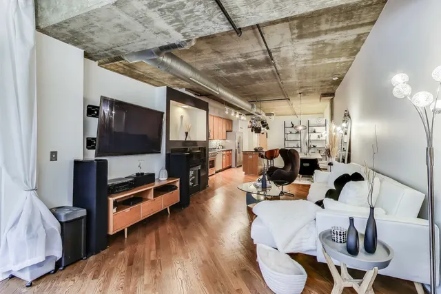 $550,000 | 1000 West Adams Street, Unit 203, Chicago, IL 60607