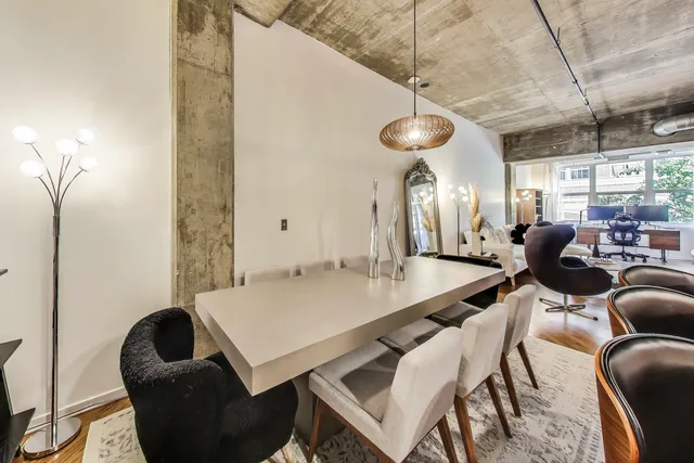 $550,000 | 1000 West Adams Street, Unit 203, Chicago, IL 60607