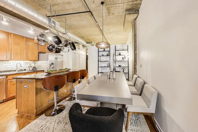 $550,000 | 1000 West Adams Street, Unit 203, Chicago, IL 60607