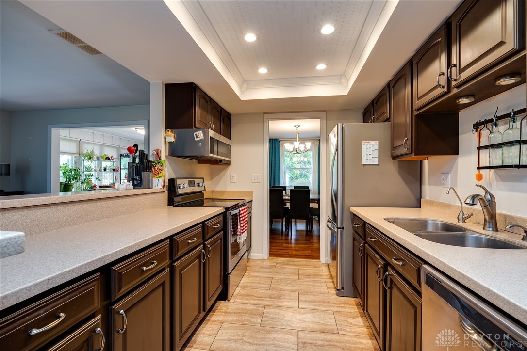 1565 Ambridge Road Dayton, OH 45459 - Photo 12 of 49 Gallery Image 12
