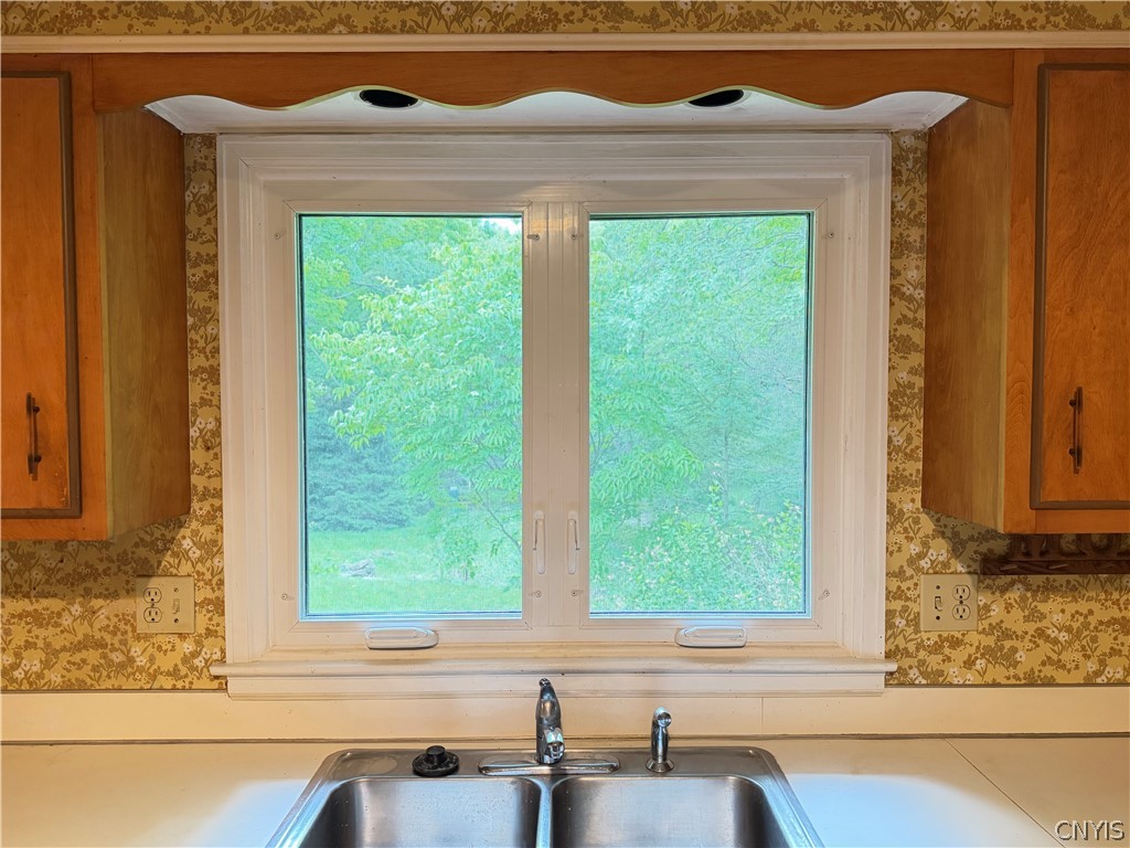 7447 Armstrong Road Manlius, NY 13104 - Photo 12 of 38