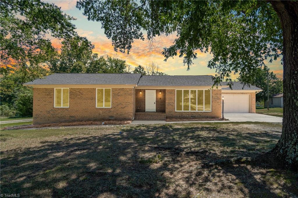 1729 Horneytown Road High Point, NC 27265 - Photo 4 of 31 Gallery Image 4
