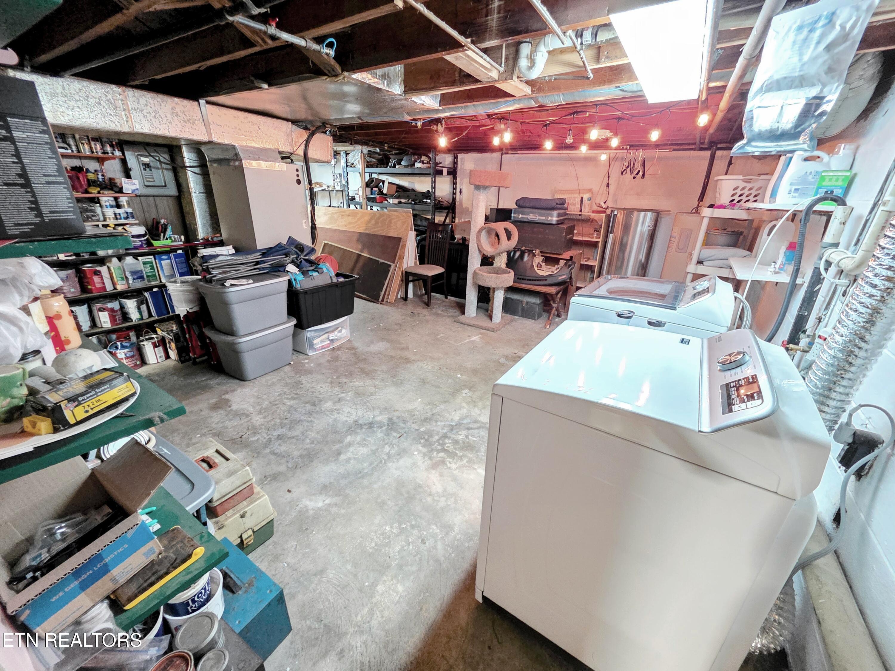3625 Cunningham Road Knoxville, TN 37918 - Photo 28 of 35 LAUNDRY