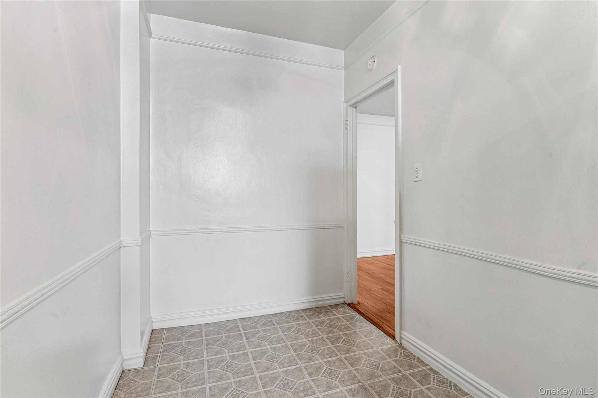 111-39 76th Road, Unit D8 Queens, NY 11375 - Photo 10 of 16 Eat-in-kitchen dining area