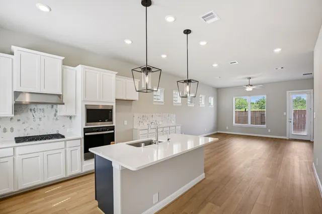 $341,920 | 625 Topwater Trail, Kemah, TX 77565