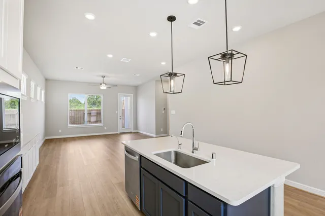 $341,920 | 625 Topwater Trail, Kemah, TX 77565