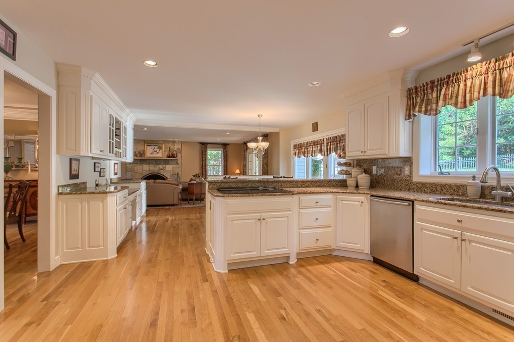 36 Lancaster Road North Andover, MA 01845 - Photo 3 of 30 Gallery Image 3