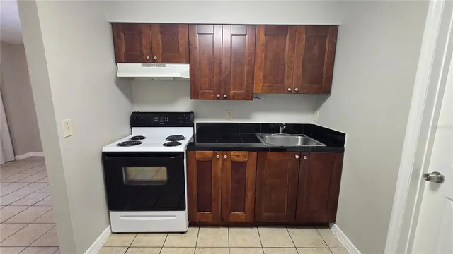 $1,000 | 11727 North 12th Street, Unit 5, Tampa, FL 33612